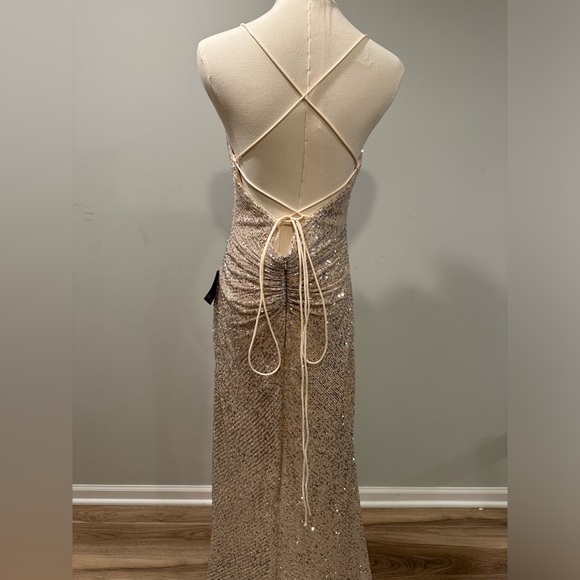 Simple but gorgeous, gold sequin dress. NWT, size large. - Picture 5 of 5